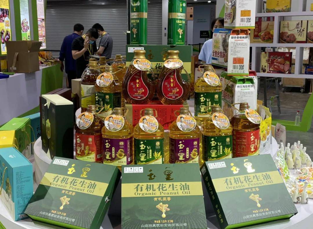 推進(jìn)品牌建設(shè) 加強(qiáng)產(chǎn)銷對接 | 玉皇糧油參加第五屆上海國際農(nóng)產(chǎn)品博覽會